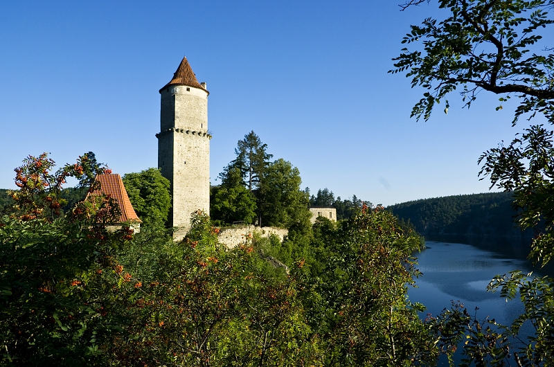 Panorama Zvíkova od východu 800.jpg